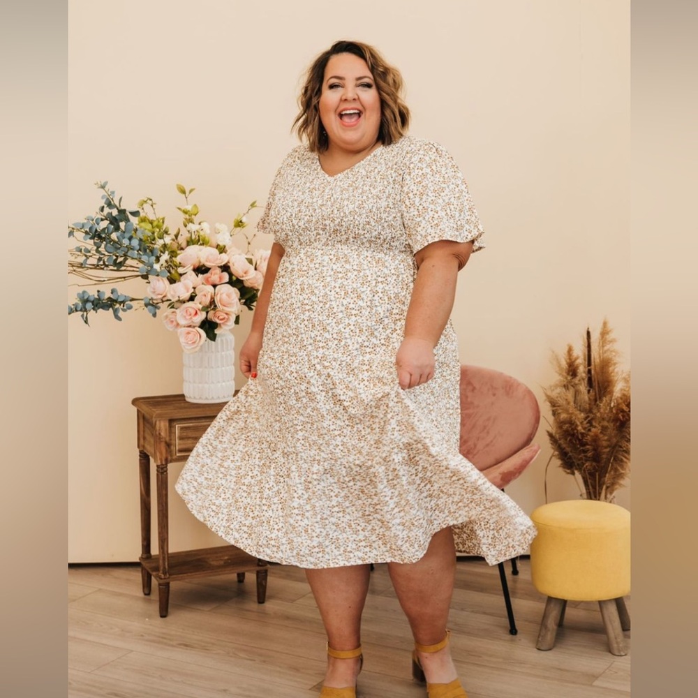 Kervology Cream Dress with Orange Flowers 3xl, flutter sleeves